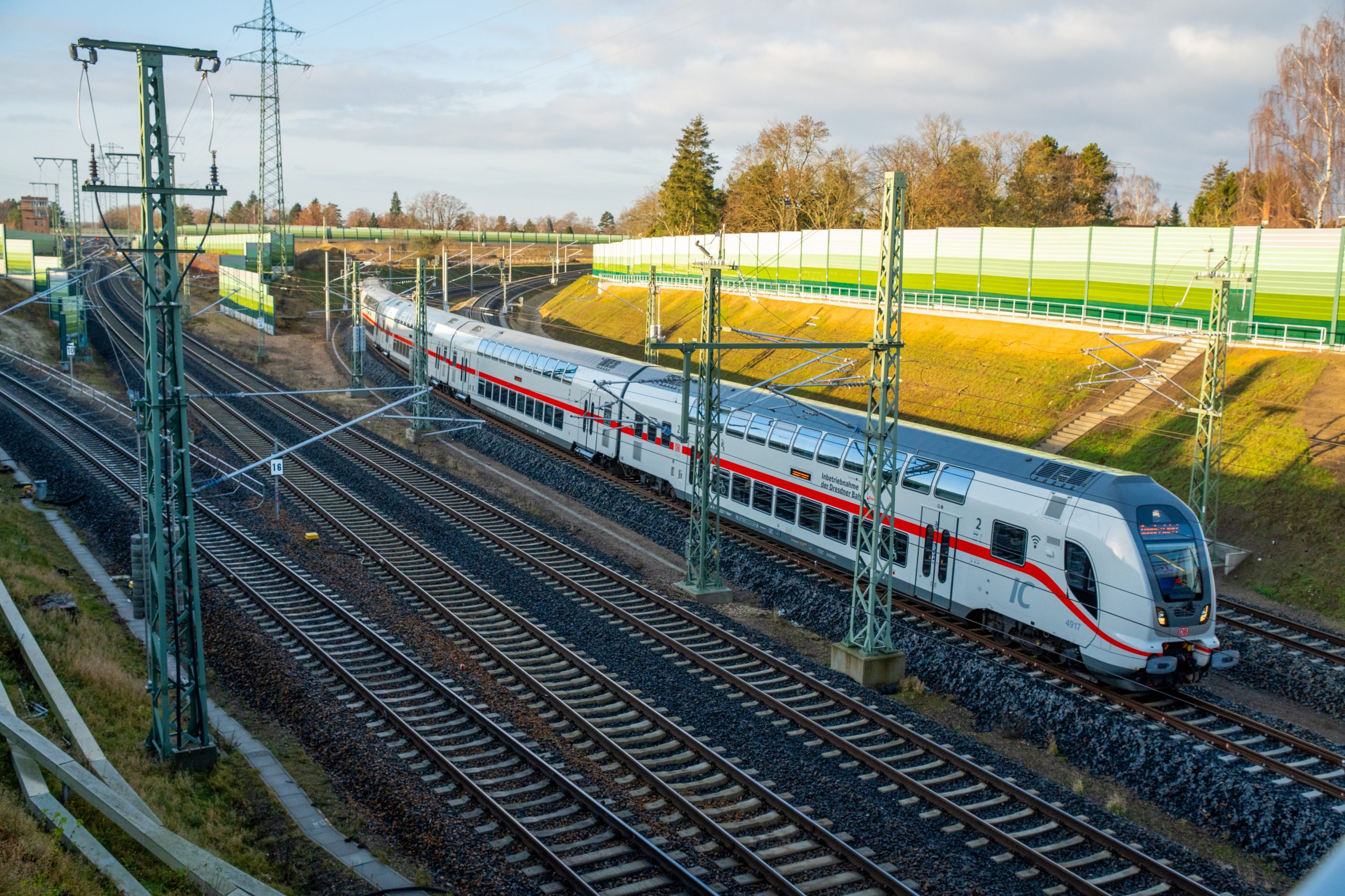 Dresdner Bahn mit Sonderzug eröffnet